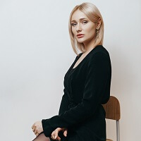 dizainvolos.ru дизайн волос - женская модельная стрижка на средние волосы до плеч блондинка