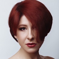 dizainvolos.ru дизайн волос - женская модельная креативная стрижка на короткие кудрявые вьющиеся волосы, красные волосы