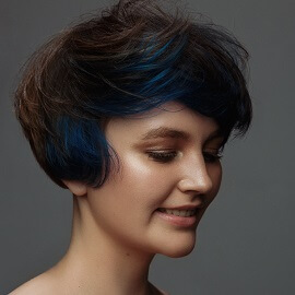 dizainvolos.ru дизайн волос - женская модельная креативная стрижка на короткие волосы, брюнетка, синий шатуш