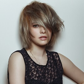 dizainvolos.ru дизайн волос - женская модельная креативная стрижка на средние волосы, блондинка, серый цвет волос