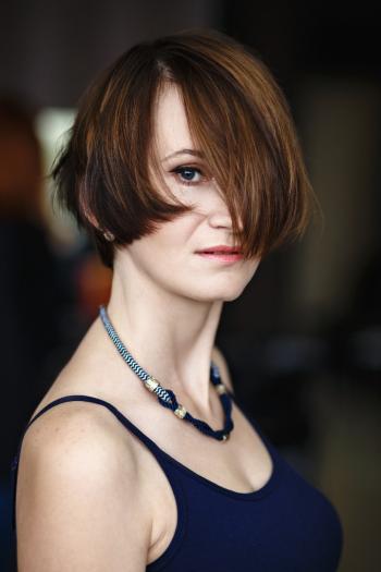 dizainvolos.ru дизайн волос - женская модельная креативная стрижка на средние волосы, каре