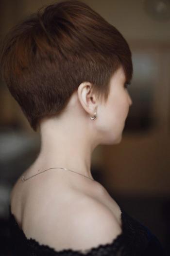 dizainvolos.ru дизайн волос - женская модельная креативная стрижка на короткие волосы, табачный цвет волос