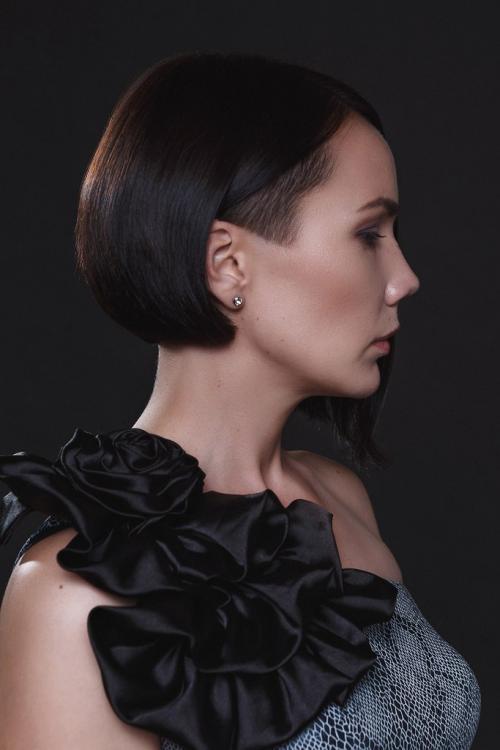 dizainvolos.ru дизайн волос - женская модельная креативная стрижка на средние волосы, ассиметричное каре, выбритый висок