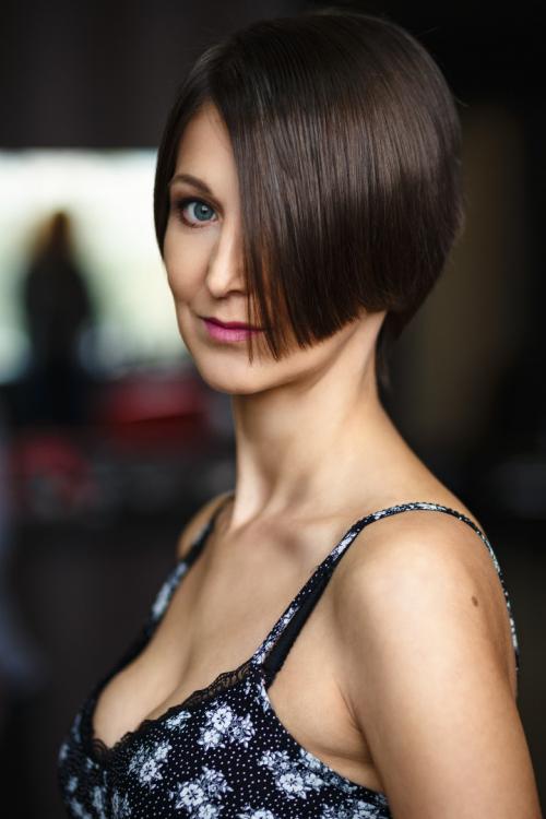 dizainvolos.ru дизайн волос - женская модельная креативная стрижка на средние волосы, каре, женщина после 45