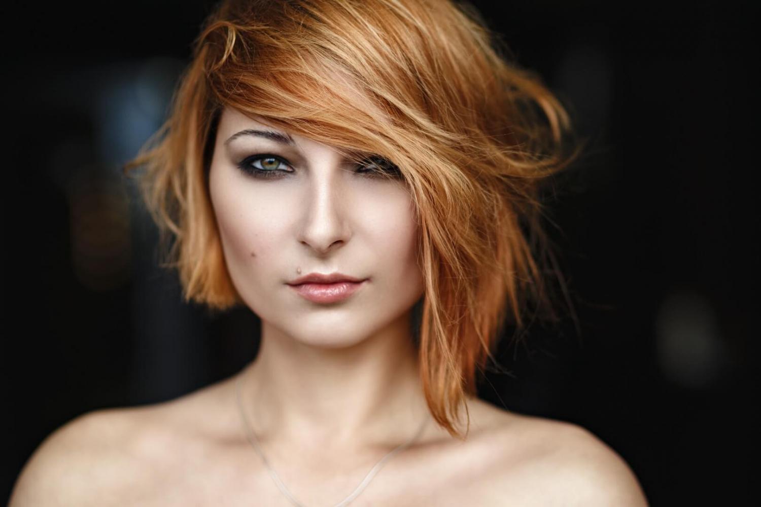 dizainvolos.ru дизайн волос - женская модельная креативная стрижка на средние волосы, ассиметричное каре, рыжий цвет волос